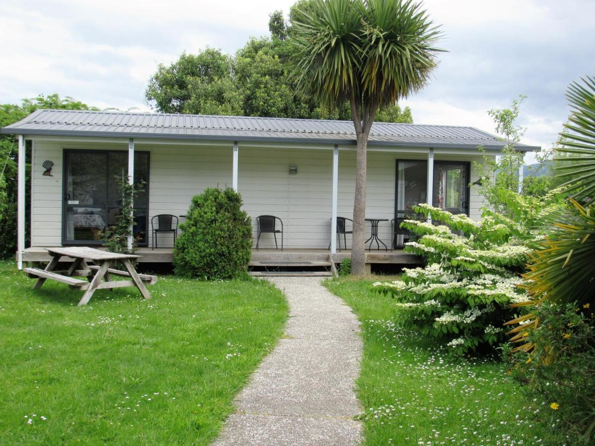 White Elephant Accomodation Motueka Exterior photo
