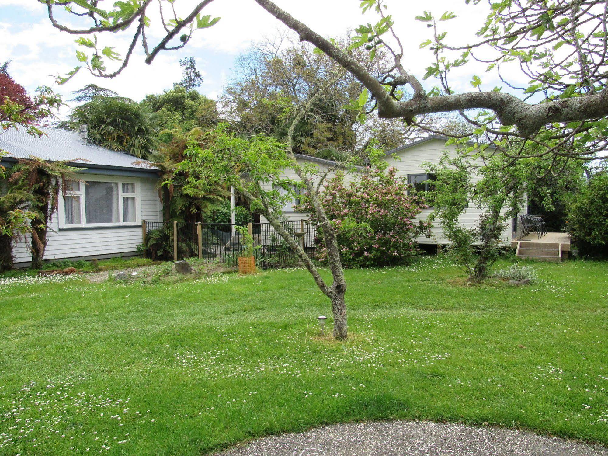 White Elephant Accomodation Motueka Exterior photo